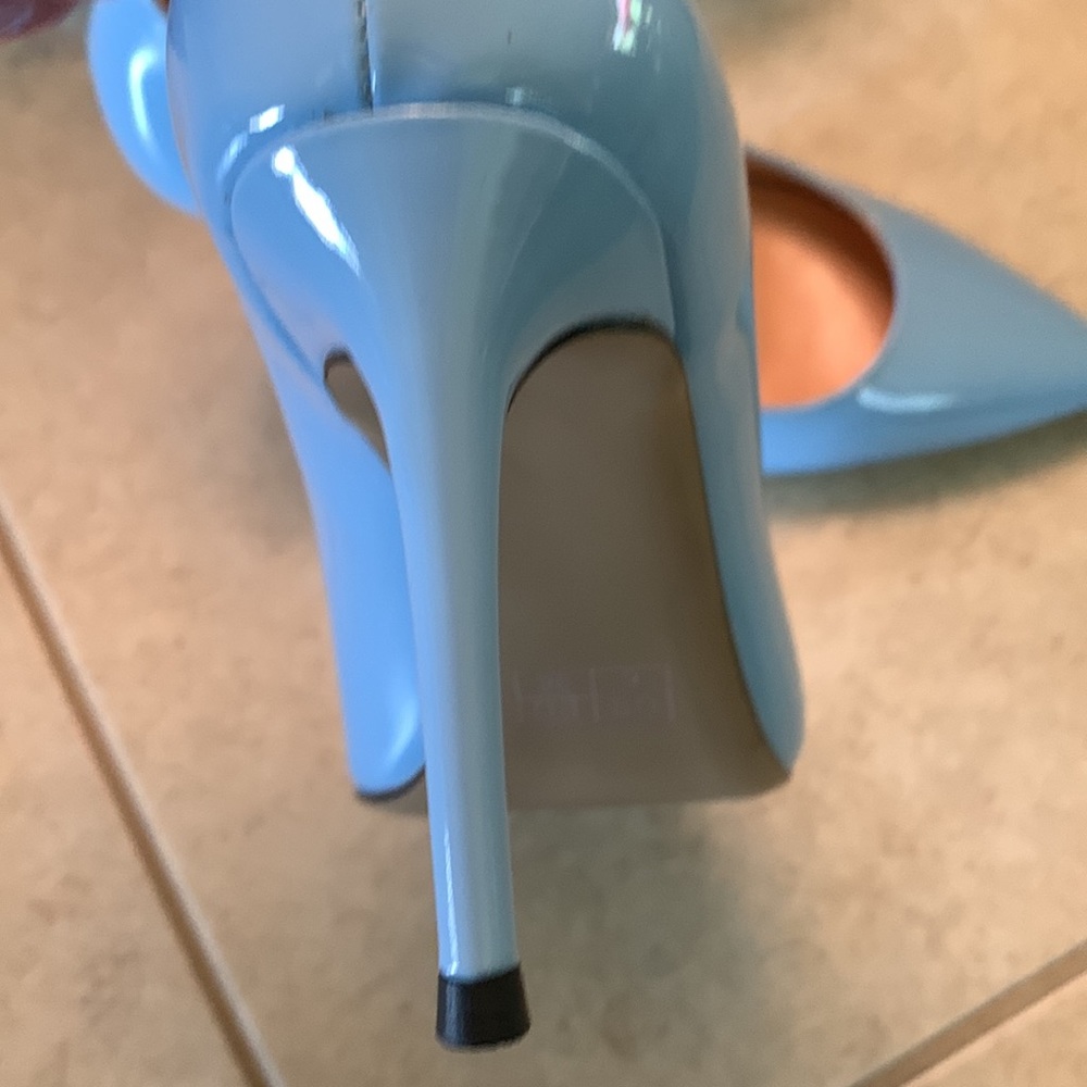 Stiletto - Picture 5 of 6